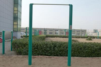 Barra horizontal para gimnasio al aire libre